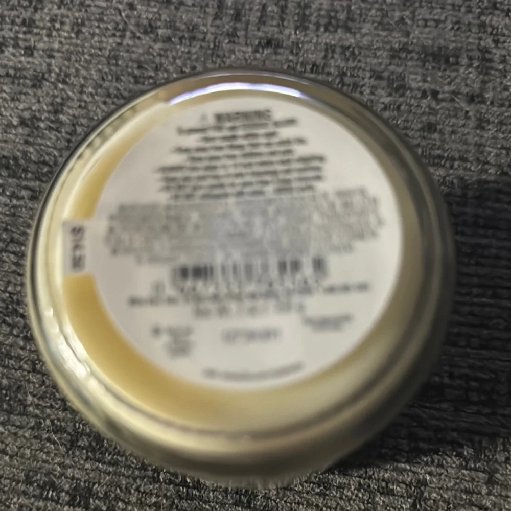 White Barn Falling Flurries Scented Candle - Cream - Picture 2 of 3